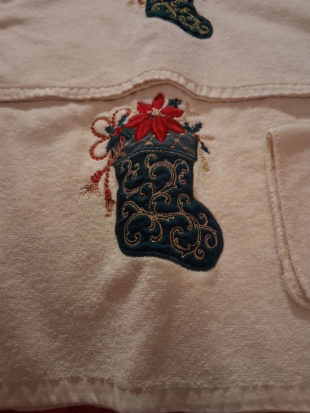 3pc White Christmas Stocking Bathroom Towel Set.